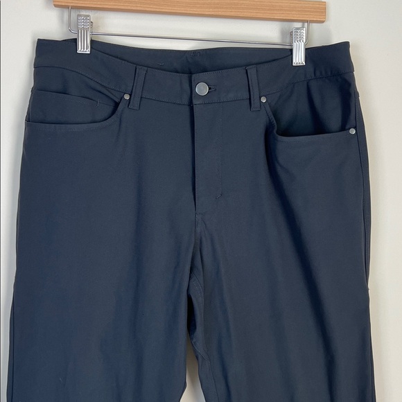 Lululemon Men's Pants 33 x 31 Classic Work Travel Casual Pants Navy Blue EUC - Picture 2 of 8
